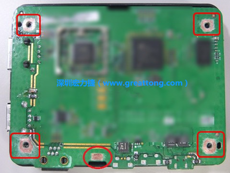 手動去綠漆。使用傳統的刀片去除綠漆后的效果。