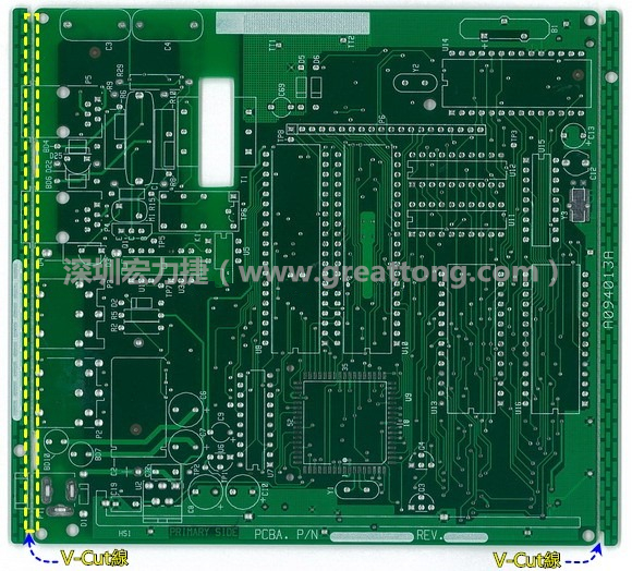 所謂【V-cut】是印刷電路板(PCB)廠商依據(jù)客戶的圖紙要求，事先在PCB的特定位置用轉(zhuǎn)盤刀具切割好的一條條分割線，其目的是為了方便后續(xù)SMT電路板組裝完成后的「分板(De-panel)」之用，因?yàn)槠淝懈詈蟮耐庑涂雌饋砭拖駛€(gè)英文的【V】字型，因此得名。